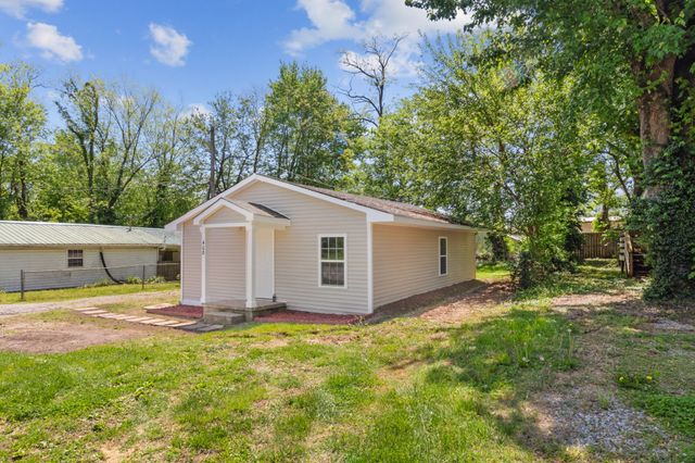 408 W McGlothlin St, Portland, TN 37148