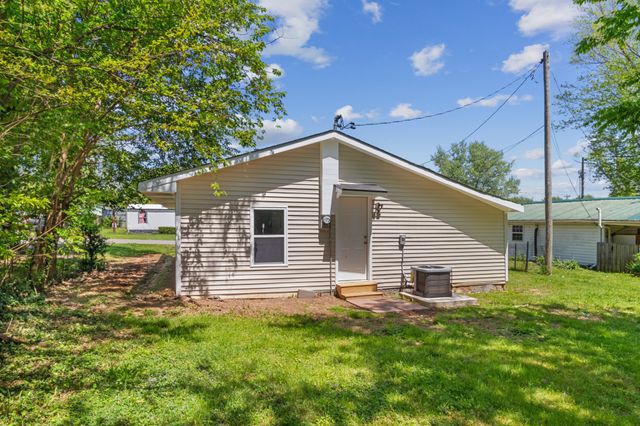 408 W McGlothlin St, Portland, TN 37148