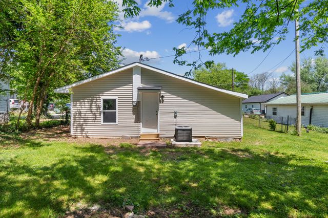 408 W McGlothlin St, Portland, TN 37148