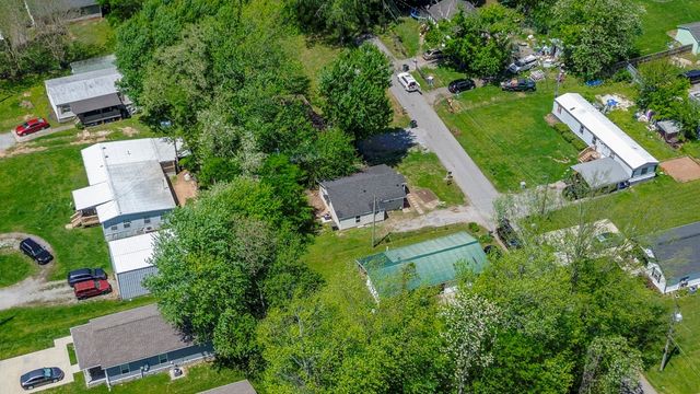 408 W McGlothlin St, Portland, TN 37148