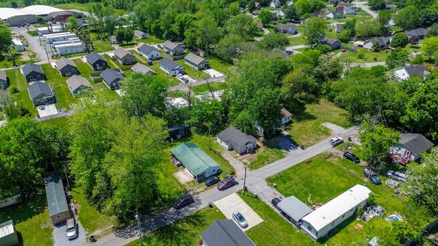 408 W McGlothlin St, Portland, TN 37148