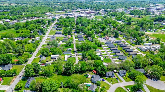 408 W McGlothlin St, Portland, TN 37148