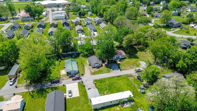 408 W McGlothlin St, Portland, TN 37148