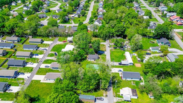 408 W McGlothlin St, Portland, TN 37148