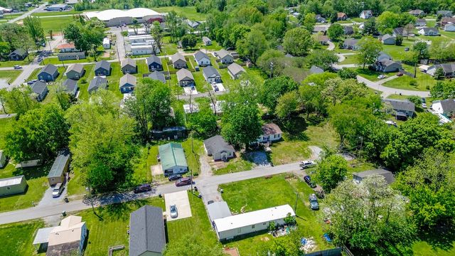 408 W McGlothlin St, Portland, TN 37148