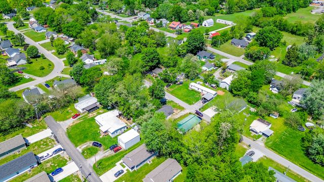 408 W McGlothlin St, Portland, TN 37148