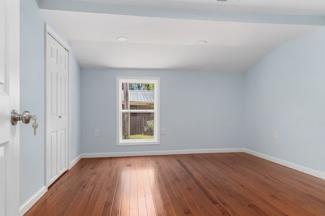 408 W McGlothlin St, Portland, TN 37148