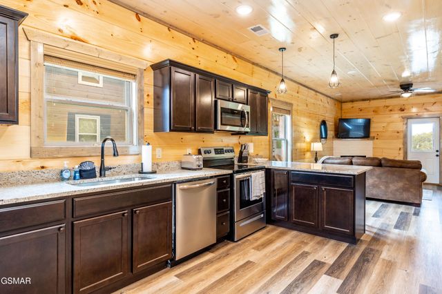 2107 Eagle Feather Drive, Sevierville, TN 37862