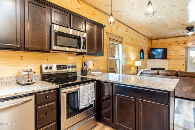 2107 Eagle Feather Drive, Sevierville, TN 37862