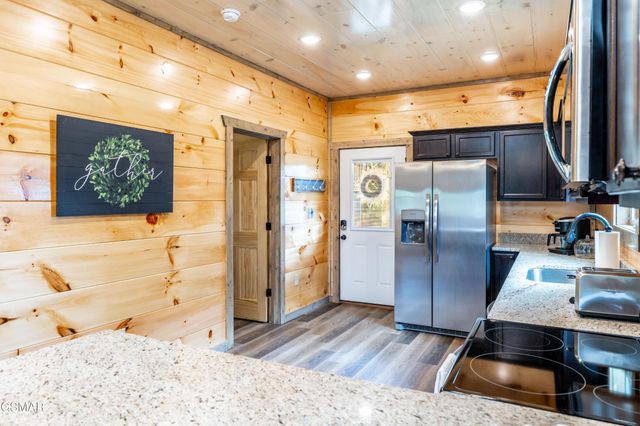 2107 Eagle Feather Drive, Sevierville, TN 37862