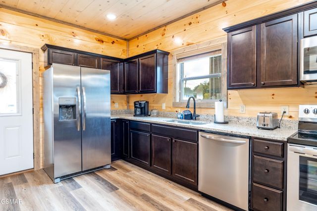 2107 Eagle Feather Drive, Sevierville, TN 37862