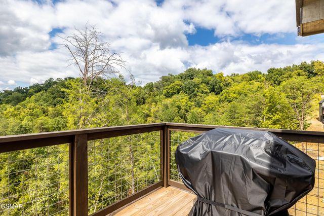 2107 Eagle Feather Drive, Sevierville, TN 37862