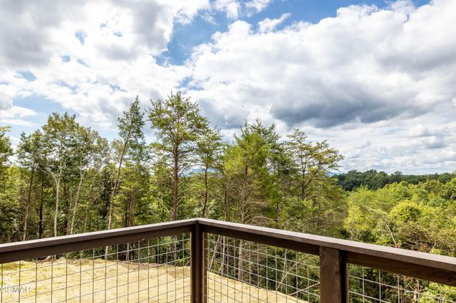 2107 Eagle Feather Drive, Sevierville, TN 37862