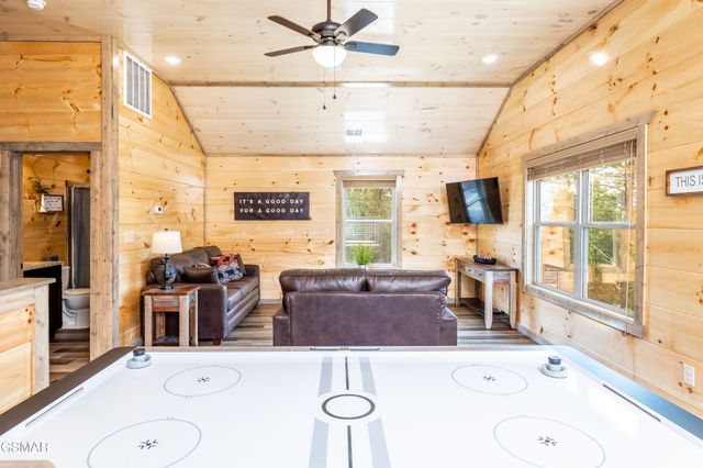2107 Eagle Feather Drive, Sevierville, TN 37862