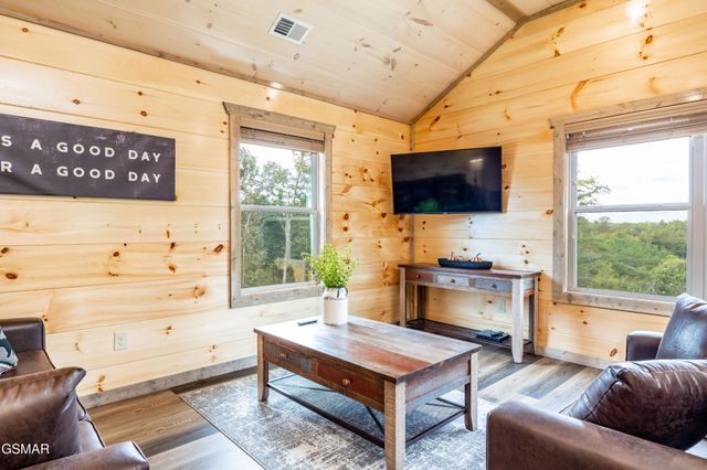 2107 Eagle Feather Drive, Sevierville, TN 37862