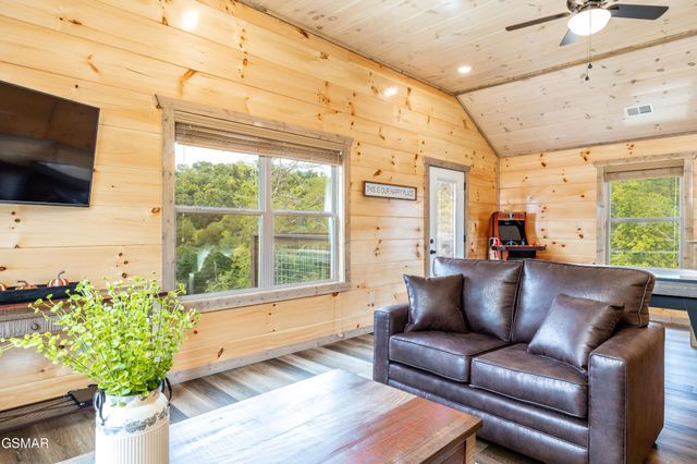 2107 Eagle Feather Drive, Sevierville, TN 37862