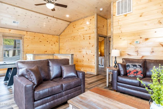 2107 Eagle Feather Drive, Sevierville, TN 37862
