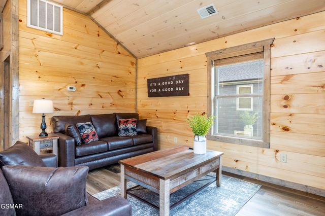 2107 Eagle Feather Drive, Sevierville, TN 37862