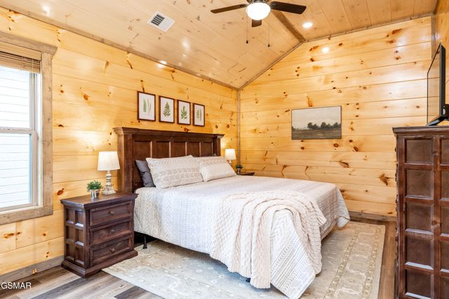 2107 Eagle Feather Drive, Sevierville, TN 37862