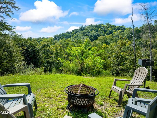 2107 Eagle Feather Drive, Sevierville, TN 37862