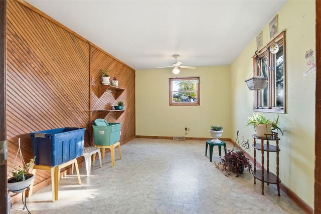 105 Harrison Street SE, Cascade, IA 52033