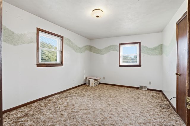 105 Harrison Street SE, Cascade, IA 52033