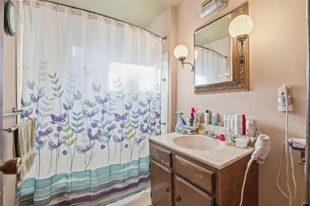 105 Harrison Street SE, Cascade, IA 52033