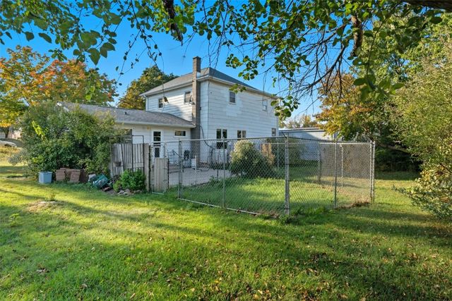 105 Harrison Street SE, Cascade, IA 52033