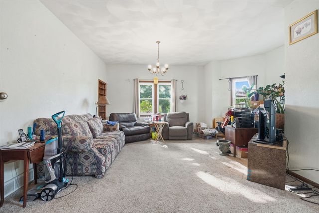 105 Harrison Street SE, Cascade, IA 52033