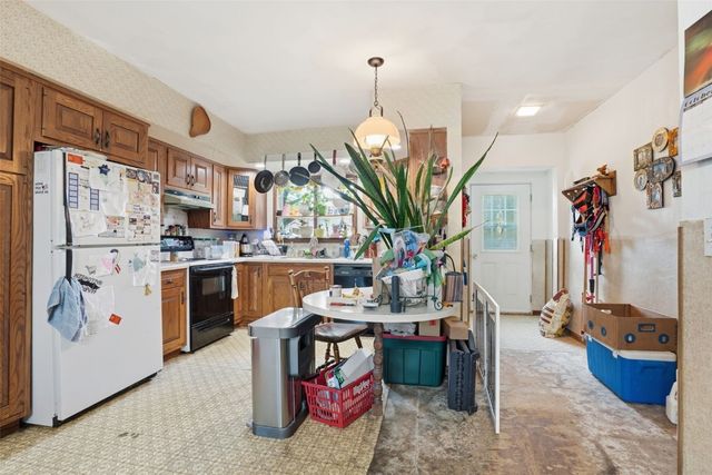 105 Harrison Street SE, Cascade, IA 52033