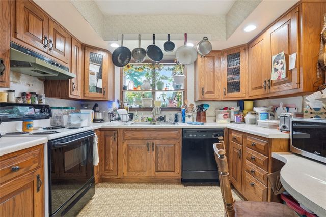 105 Harrison Street SE, Cascade, IA 52033