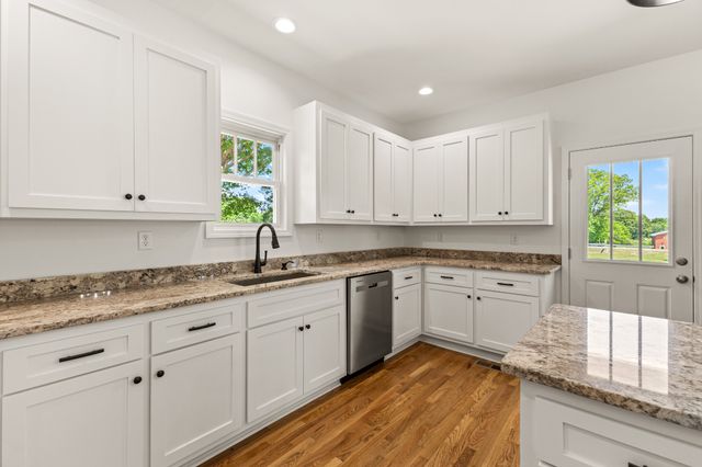 3217 Church St, Burns, TN 37029
