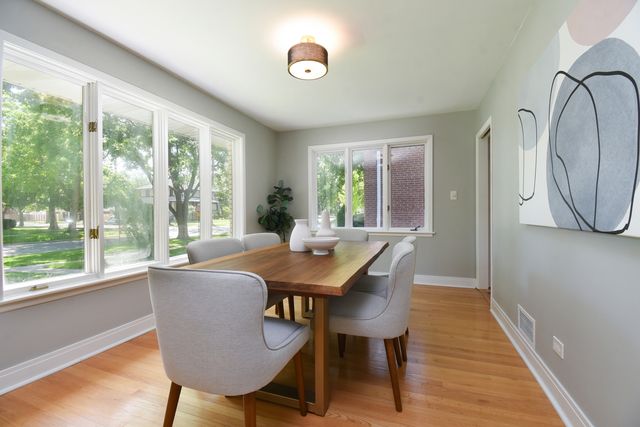 141 Wesley Avenue, Oak Park, IL 60302