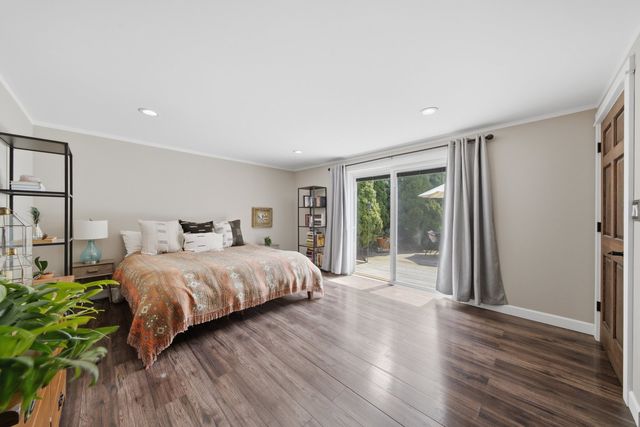 905 N Douglas Avenue, Arlington Heights, IL 60004