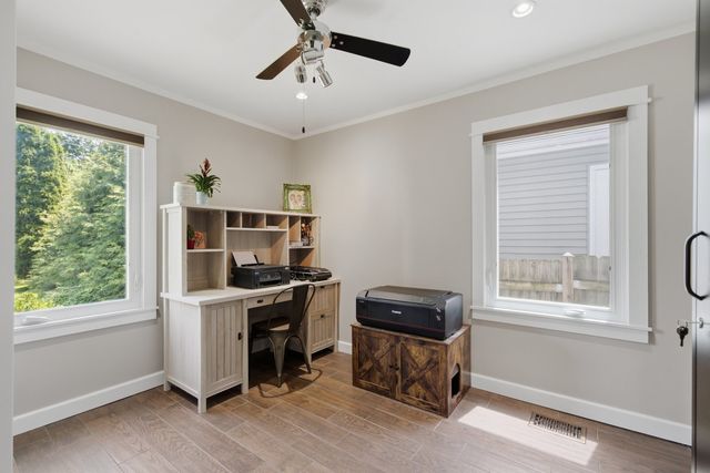 905 N Douglas Avenue, Arlington Heights, IL 60004