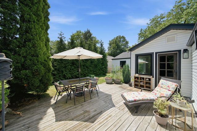 905 N Douglas Avenue, Arlington Heights, IL 60004