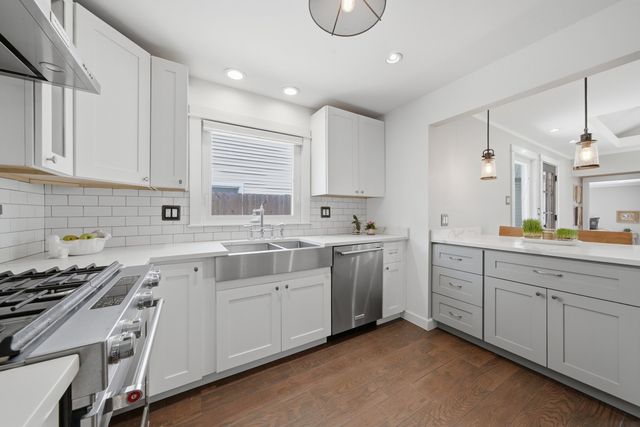 905 N Douglas Avenue, Arlington Heights, IL 60004