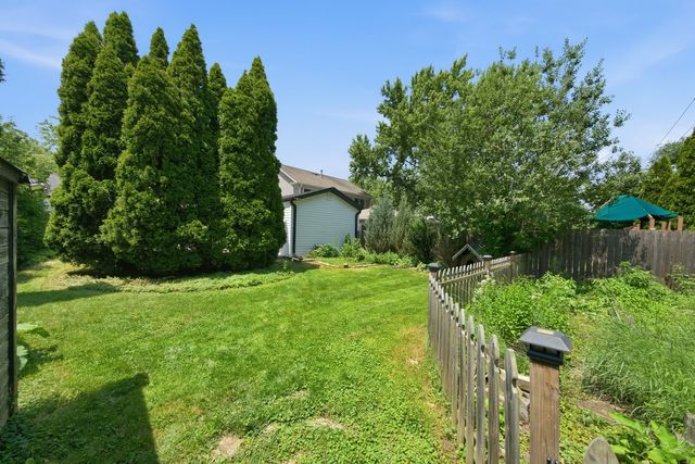 905 N Douglas Avenue, Arlington Heights, IL 60004