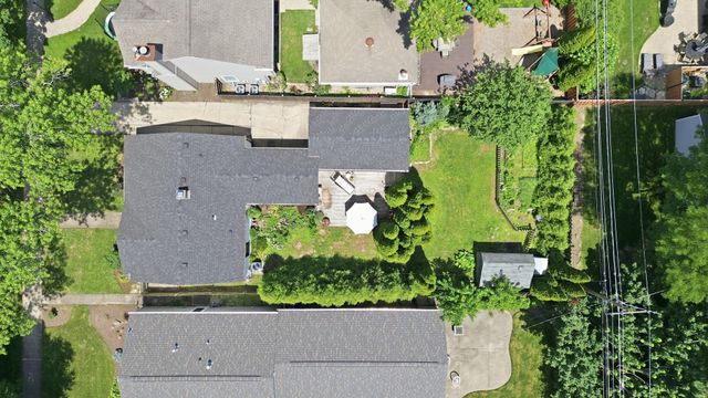 905 N Douglas Avenue, Arlington Heights, IL 60004