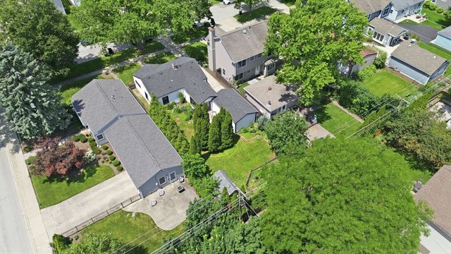 905 N Douglas Avenue, Arlington Heights, IL 60004