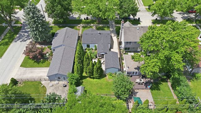 905 N Douglas Avenue, Arlington Heights, IL 60004