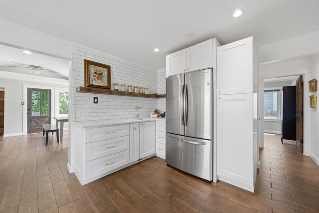 905 N Douglas Avenue, Arlington Heights, IL 60004