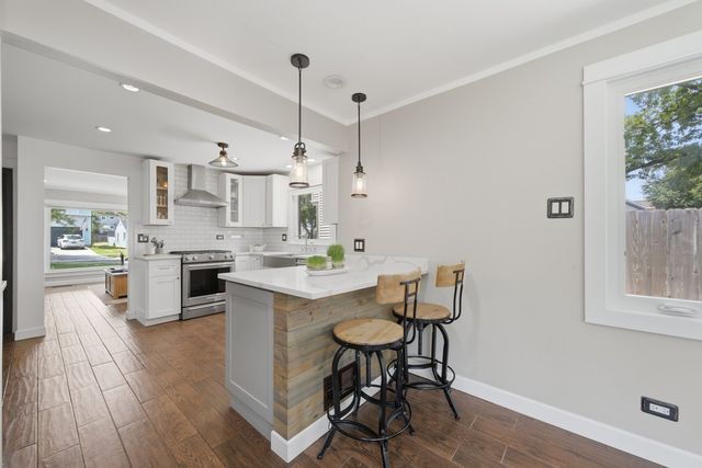 905 N Douglas Avenue, Arlington Heights, IL 60004
