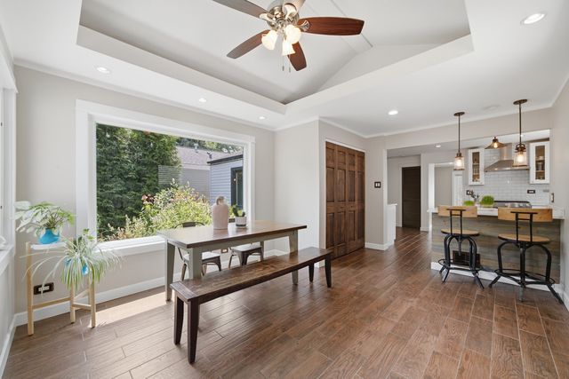 905 N Douglas Avenue, Arlington Heights, IL 60004