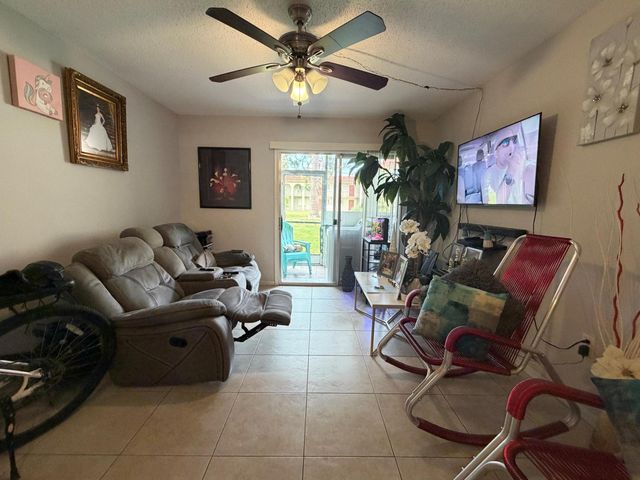 6112 Forest Hill Boulevard 109, West Palm Beach, FL 33415