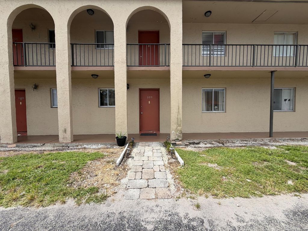 6112 Forest Hill Boulevard 109, West Palm Beach, FL 33415