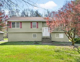 35 Cora Rose Lane, Huguenot, NY 12746