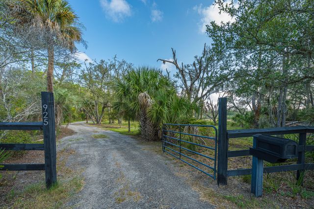 925 Edding Creek Drive, Edisto Island, SC 29438