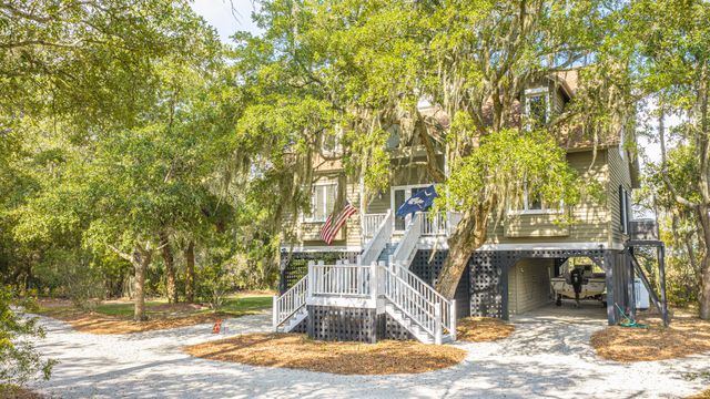 925 Edding Creek Drive, Edisto Island, SC 29438