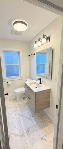 9018 S Ridgeland Avenue, Chicago, IL 60617
